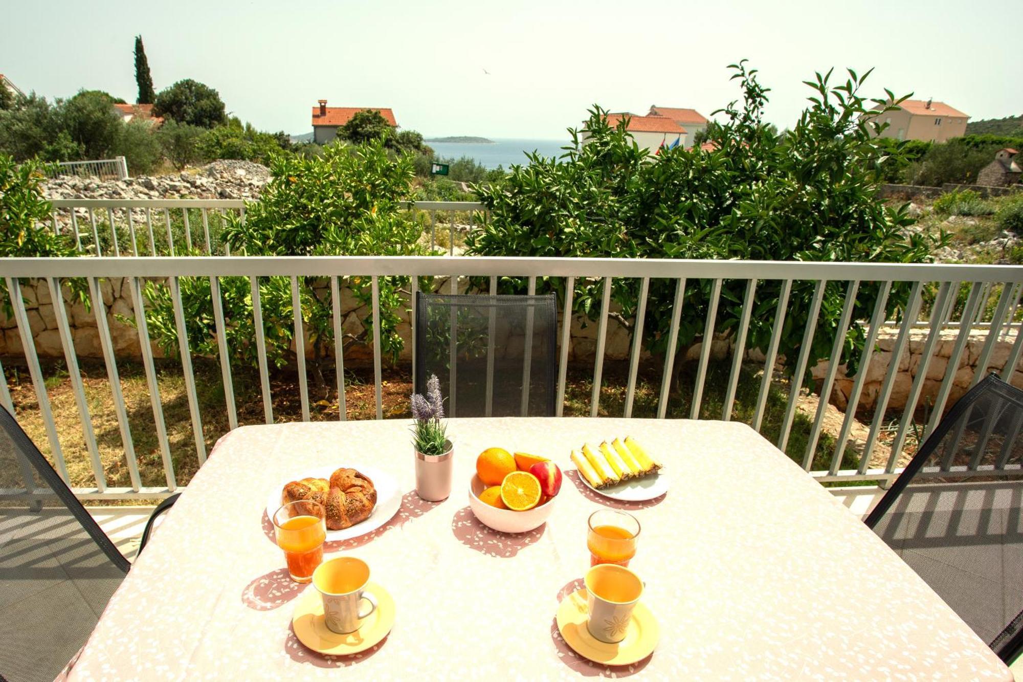 Holiday House Nena With Pool Vinišće Eksteriør bilde