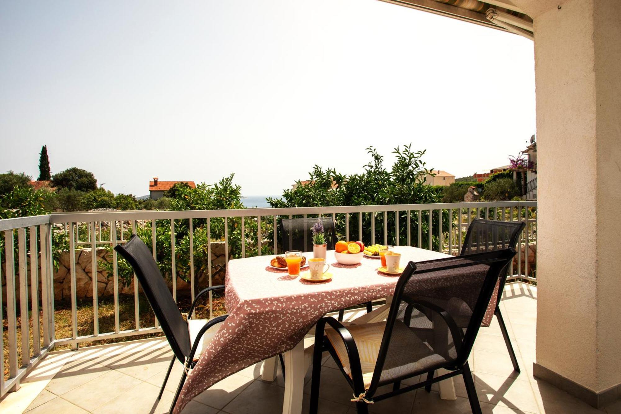 Holiday House Nena With Pool Vinišće Eksteriør bilde