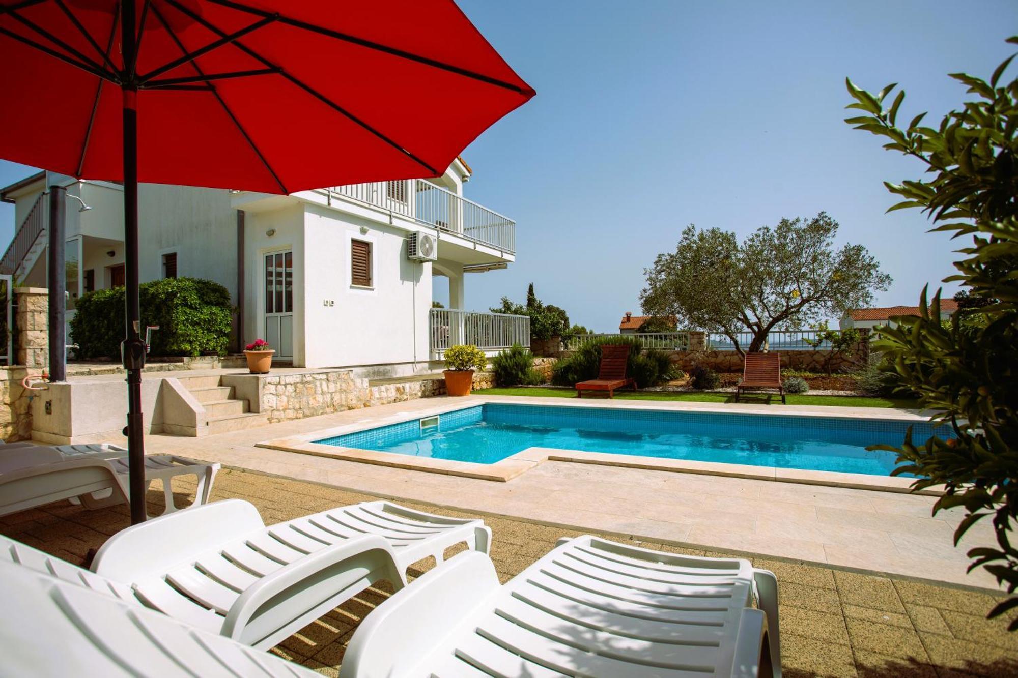 Holiday House Nena With Pool Vinišće Eksteriør bilde