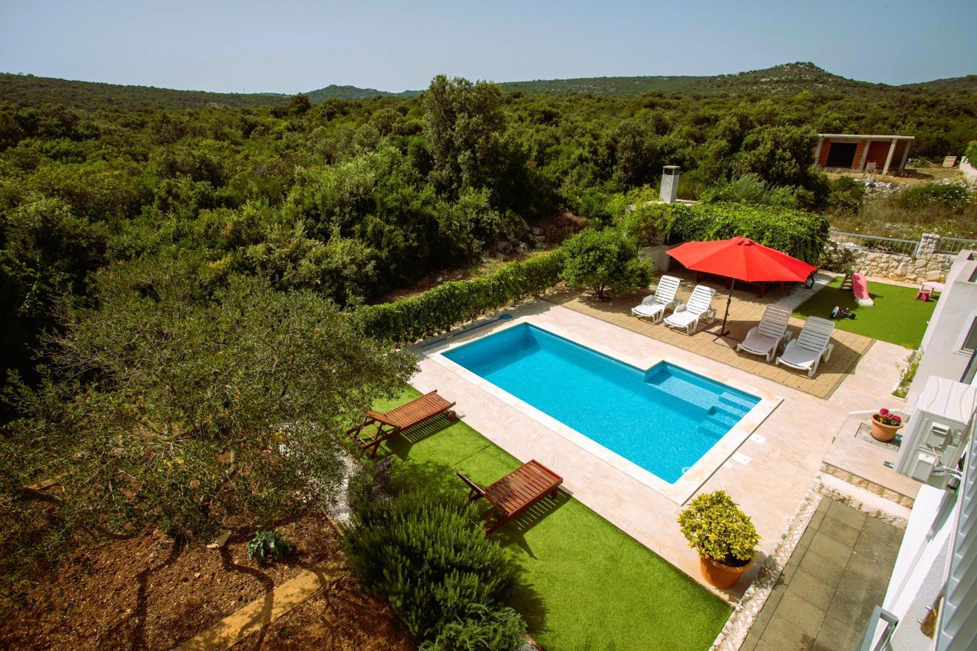 Holiday House Nena With Pool Vinišće Eksteriør bilde